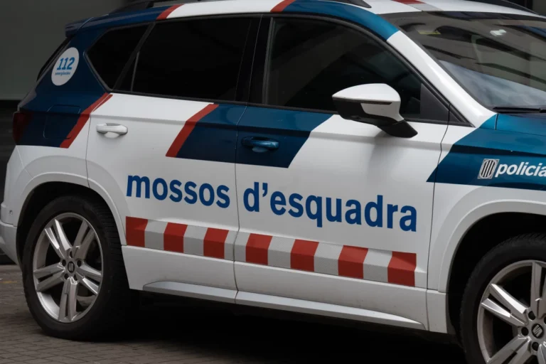 Magrebíes agreden e insultan a la concejal de VOX en Canovelles (Barcelona) con la connivencia del alcalde del PSC