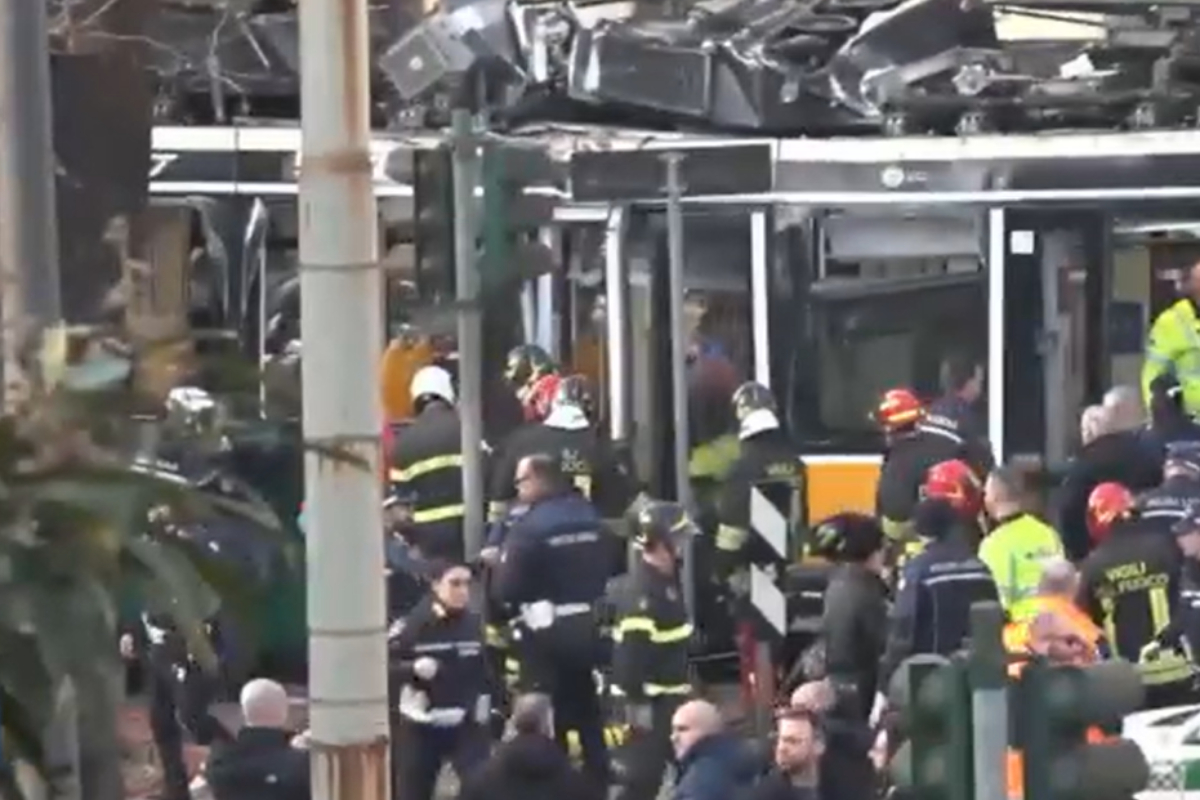 Al menos un muerto y 39 heridos en Milán al estrellarse un tranvía contra un edificio