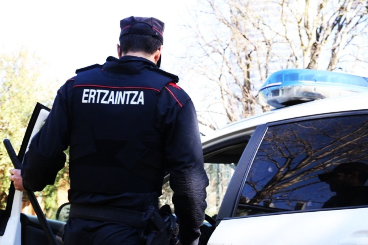 Detenido en San Sebastián un magrebí por intentar apuñalar a varios viandantes: la Ertzaintza investiga una posible motivación terrorista
