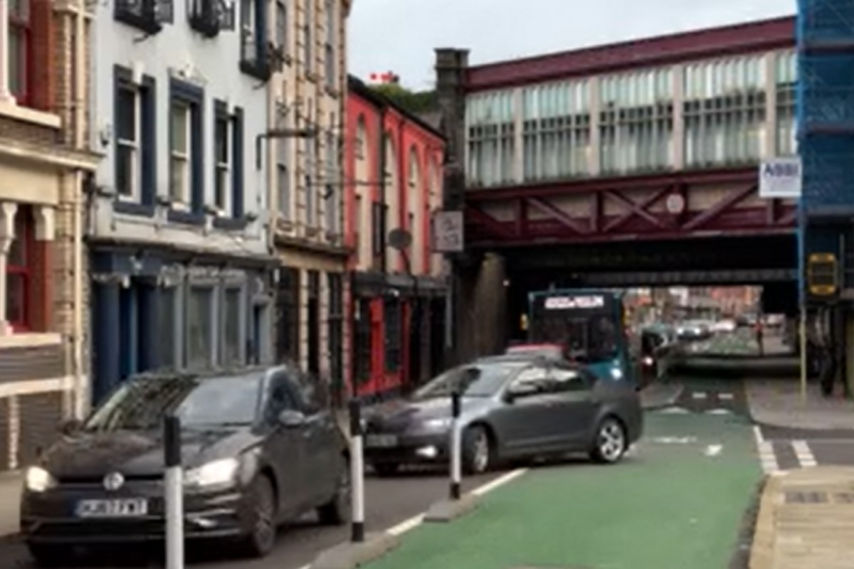Un ayuntamiento británico dilapida más de cuatro millones de libras en un carril bici que nadie se atreve a usar
