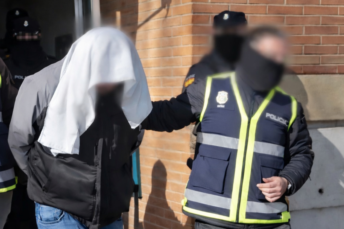 La Policía Nacional detiene en Madrid a un yihadista magrebí que colaboraba con Estado Islámico en acciones de propaganda a través de internet