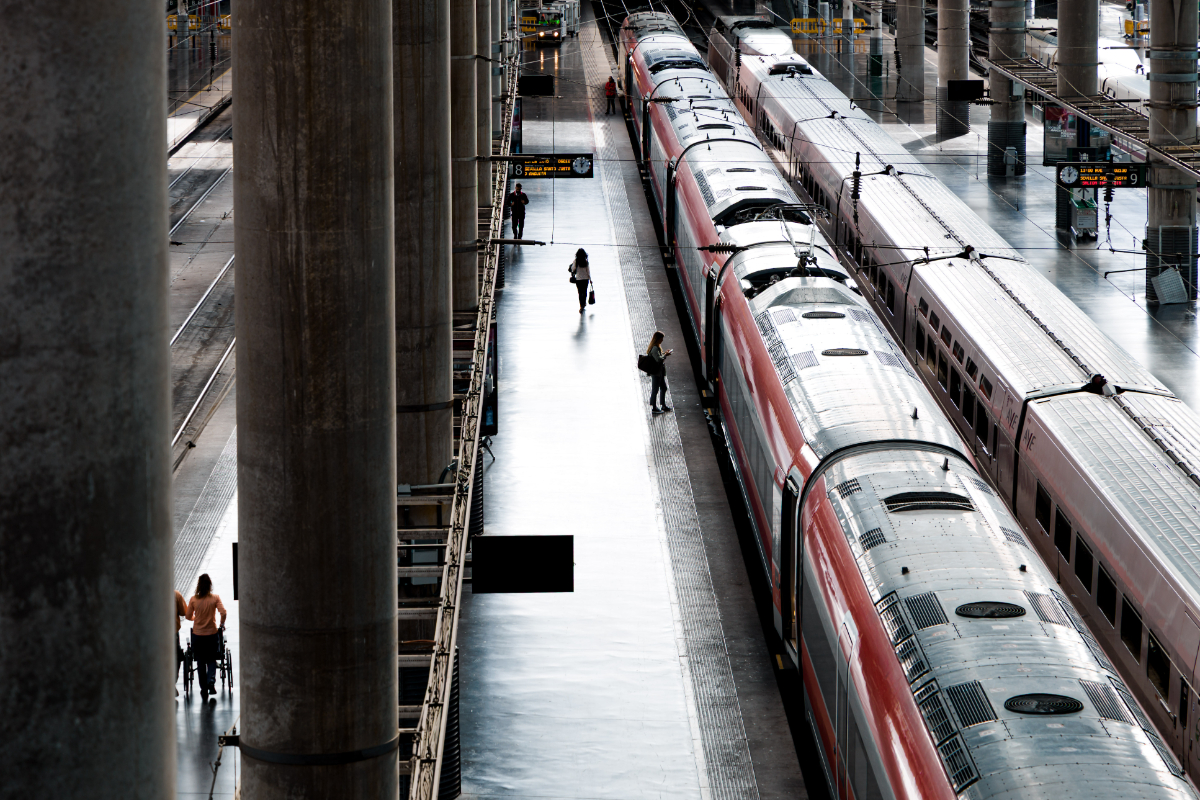 Enésimo problema en la alta velocidad española: una incidencia obliga a detener más de tres horas un AVE La Coruña-Madrid cerca de Orense