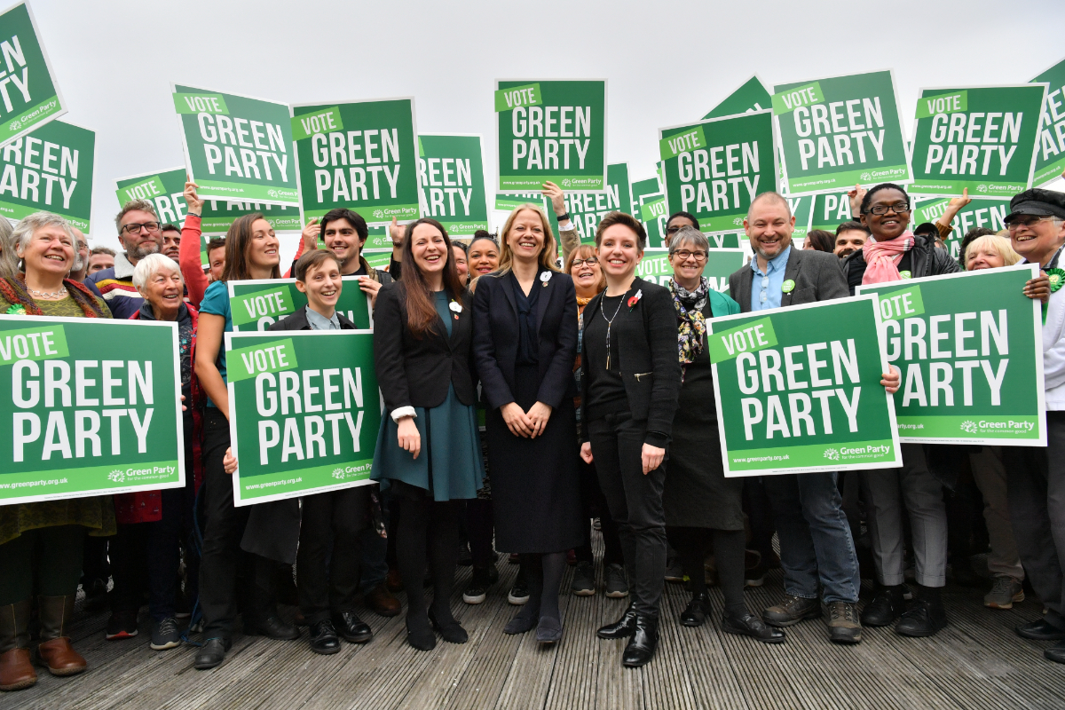El Partido Verde británico lanza un anuncio electoral en urdu para captar el voto musulmán en Mánchester