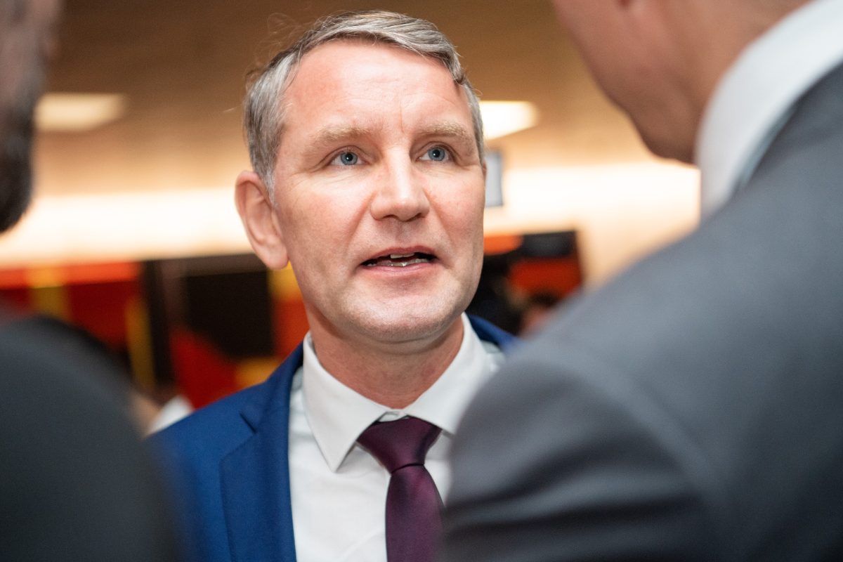 Crece la censura contra líderes soberanistas en Alemania: un tribunal avala prohibir hablar al dirigente de AfD, Björn Höcke