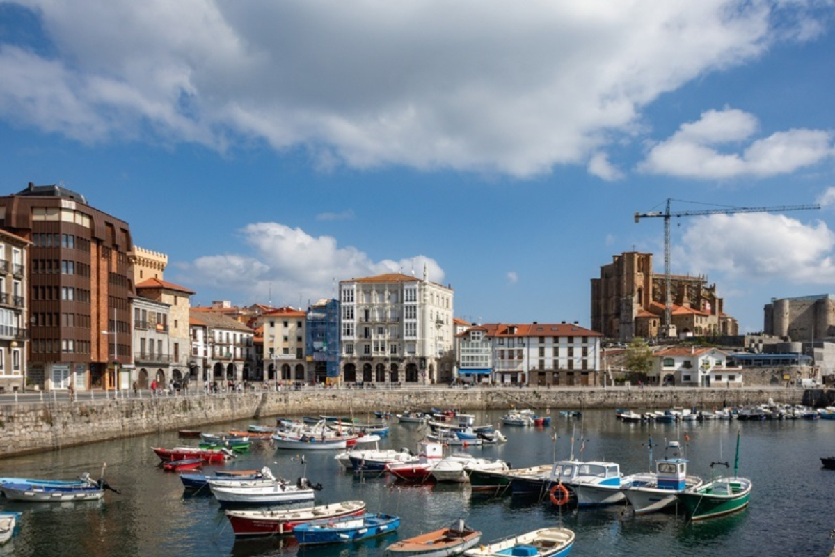 El Gobierno de Cantabria (PP) abrirá un centro de menas en Castro Urdiales con el aval del PSOE