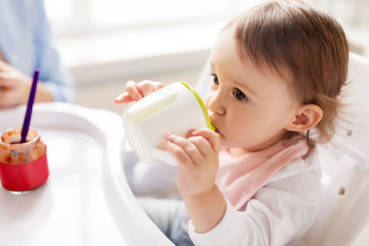 Dos bebés muertos por leche contaminada: el escándalo en Europa en medio del temor por la llegada de productos de Mercosur
