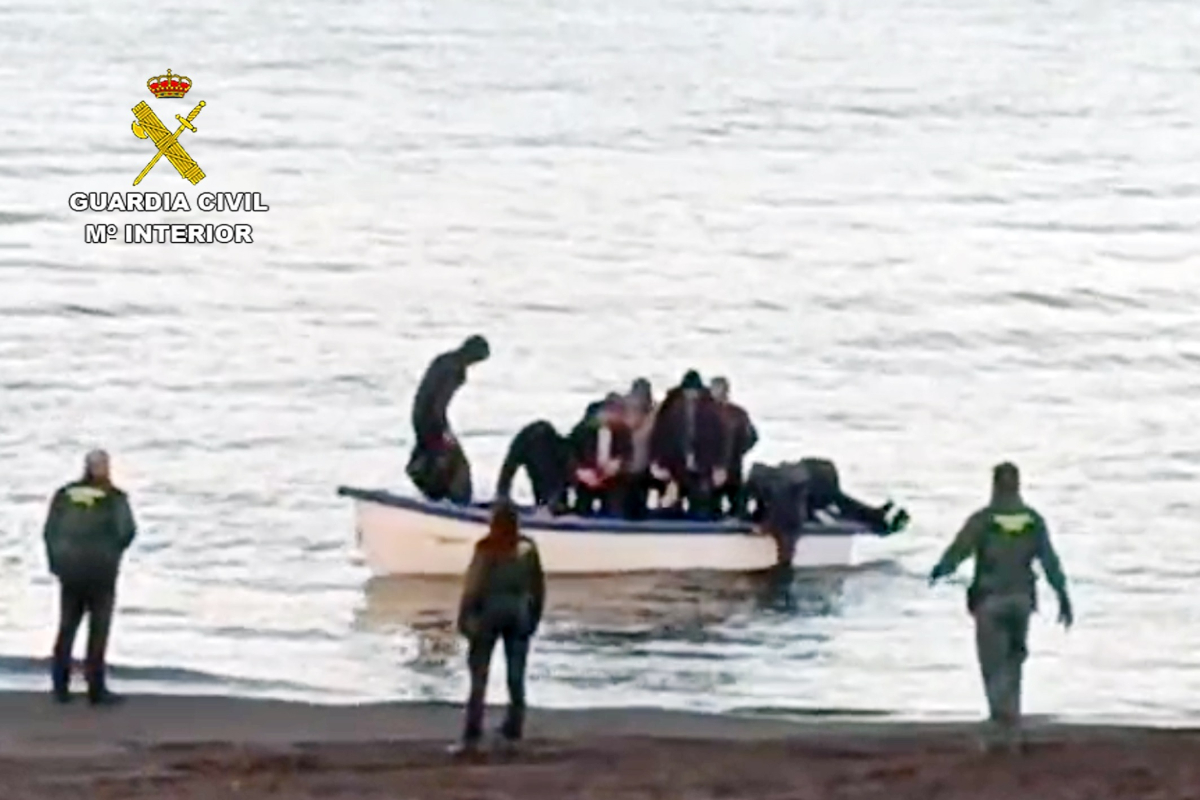 Invasión migratoria: la Guardia Civil intercepta en el sur de Mallorca a ocho inmigrantes ilegales magrebíes tras arribar otra patera a Baleares