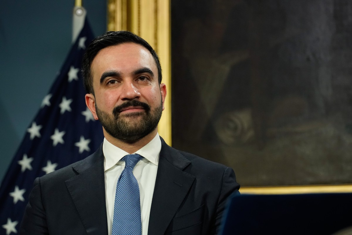 El alcalde de Nueva York, Zohran Mamdani, intervino en un acto del Primero de mayo organizado por un magnate próximo al Partido Comunista Chino
