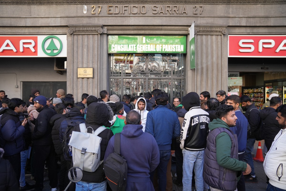 El 66,7% de los españoles rechaza la «regularización» masiva de inmigrantes ilegales y sube al 80,5% entre los más jóvenes, según una encuesta