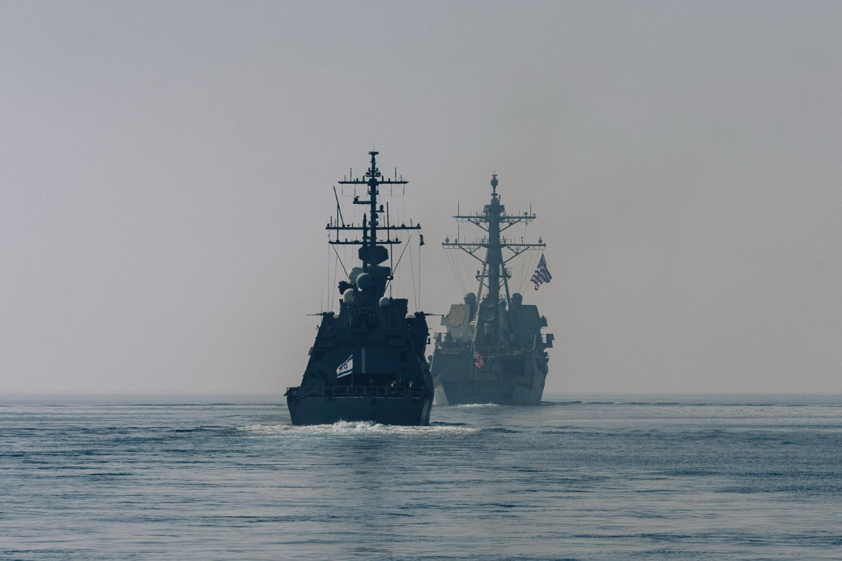 Buques militares de los Estados Unidos e Israel realizan maniobras conjuntas en el Mar Rojo