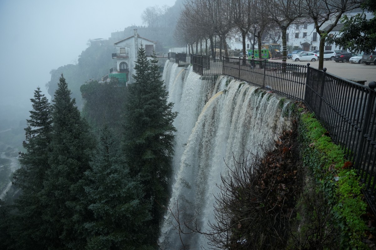 La política de «mínima intervención» en ríos y ramblas del Gobierno de Sánchez agrava el riesgo de inundaciones