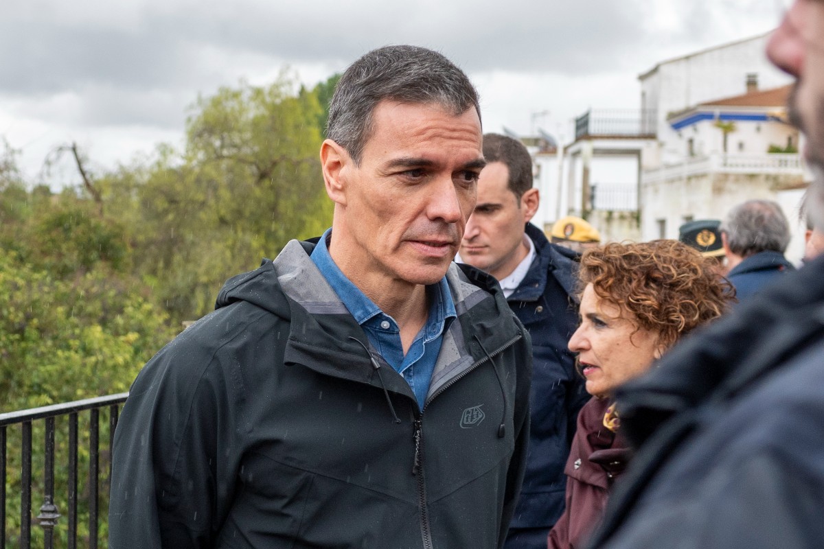 Sánchez estudia no convocar elecciones hasta noviembre de 2027 ante el hundimiento del PSOE