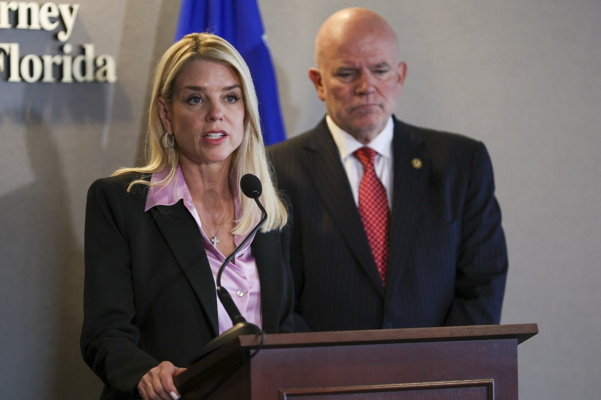La fiscal general de EEUU se solidariza con las víctimas de Epstein: «Lamento profundamente lo que ocurrió debido a las acciones de este monstruo»