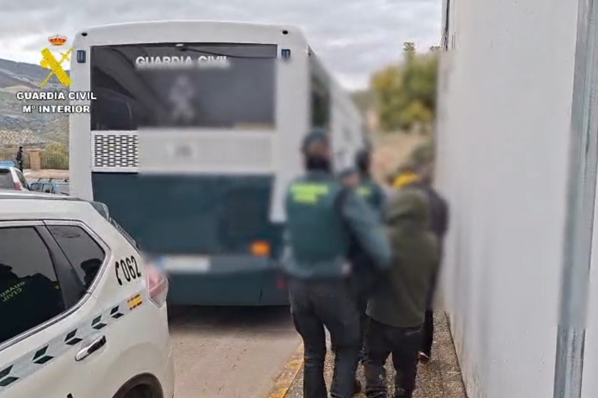La Guardia Civil desmantela 27 puntos de venta de droga en la Sierra de Cádiz y detiene a casi una treintena de miembros de una red criminal