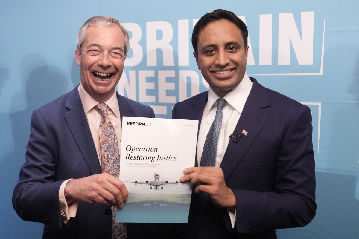 Reform UK promete prohibir visados a pakistaníes y a otros inmigrantes que no acepten las deportaciones: «El momento de su regreso ha llegado»