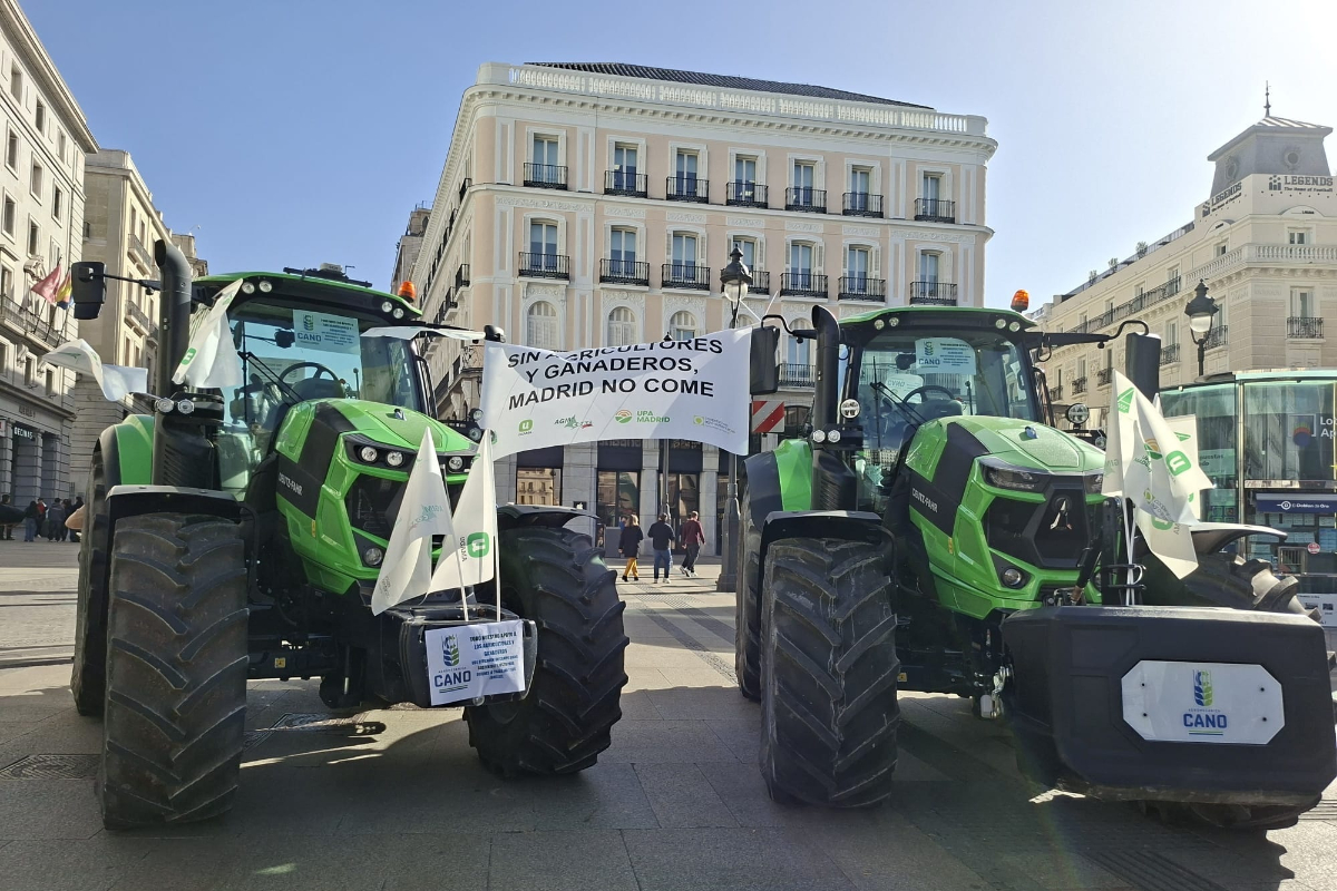 El campo madrileño toma la Puerta del Sol contra el acuerdo UE-Mercosur: «Nos condena al abandono»