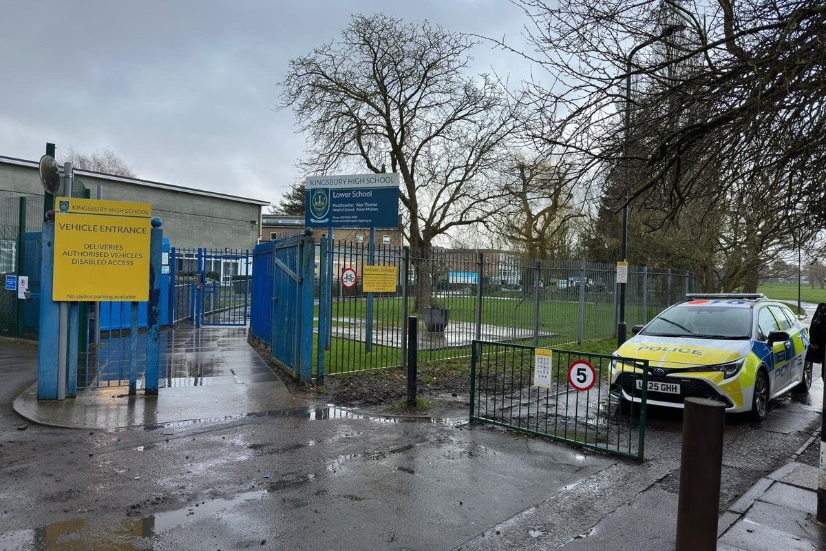 Un menor de 13 años apuñala a dos alumnos en un colegio de Londres al grito de «Allahu Akbar»