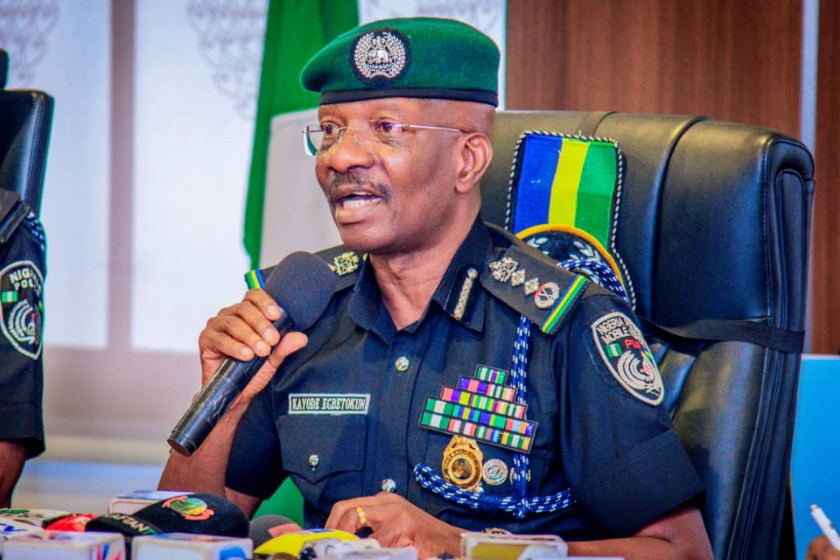 Dimite el director de la Policía de Nigeria en medio de la crisis de violencia generada por grupos terroristas islámicos