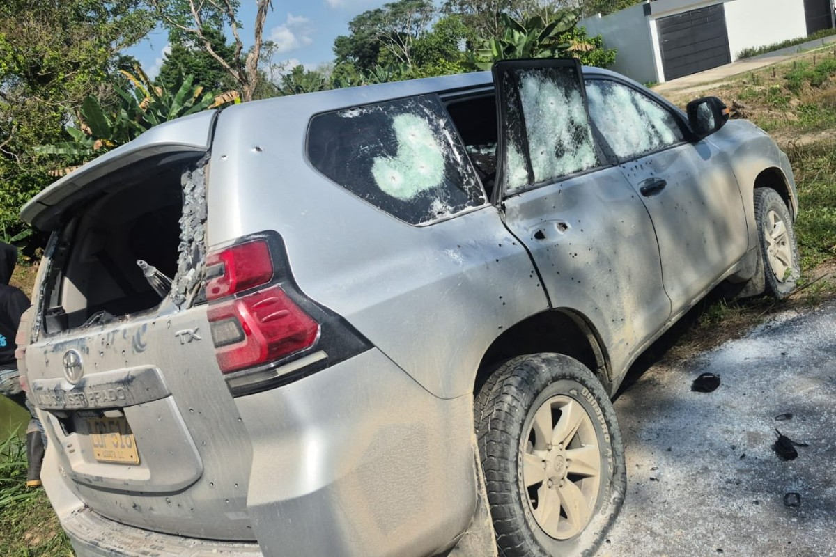 Asesinados dos escoltas de un senador colombiano tras un ataque armado en el este de Colombia