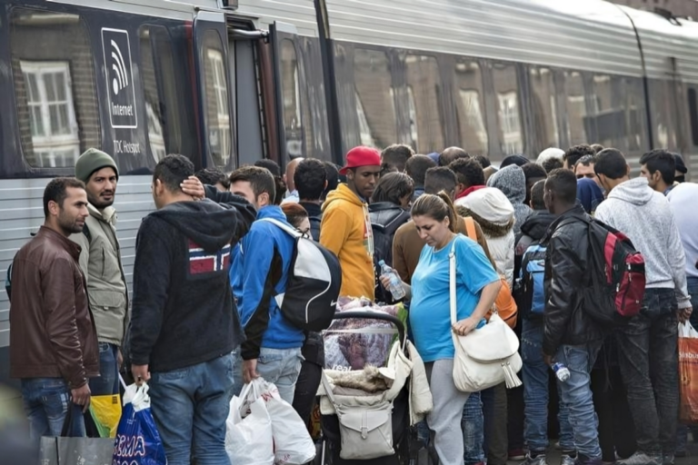 Suecia restringe los movimientos de los solicitantes de asilo y obliga a los inmigrantes con orden de expulsión a fichar tres veces por semana