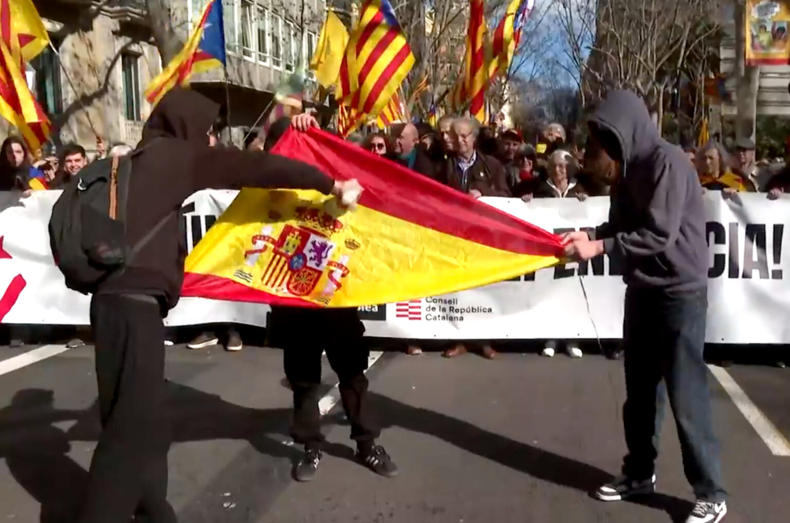 los-separatistas-aprovechan-la-crisis-de-rodalies-para-sus-aquelarres