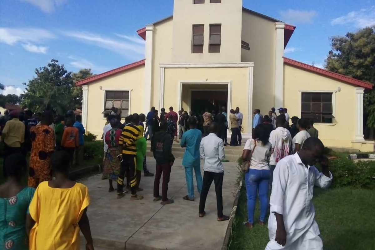 Nueva matanza en Nigeria con 24 muertos y casi 500 desplazados tras un ataque terrorista contra una iglesia y una mezquita