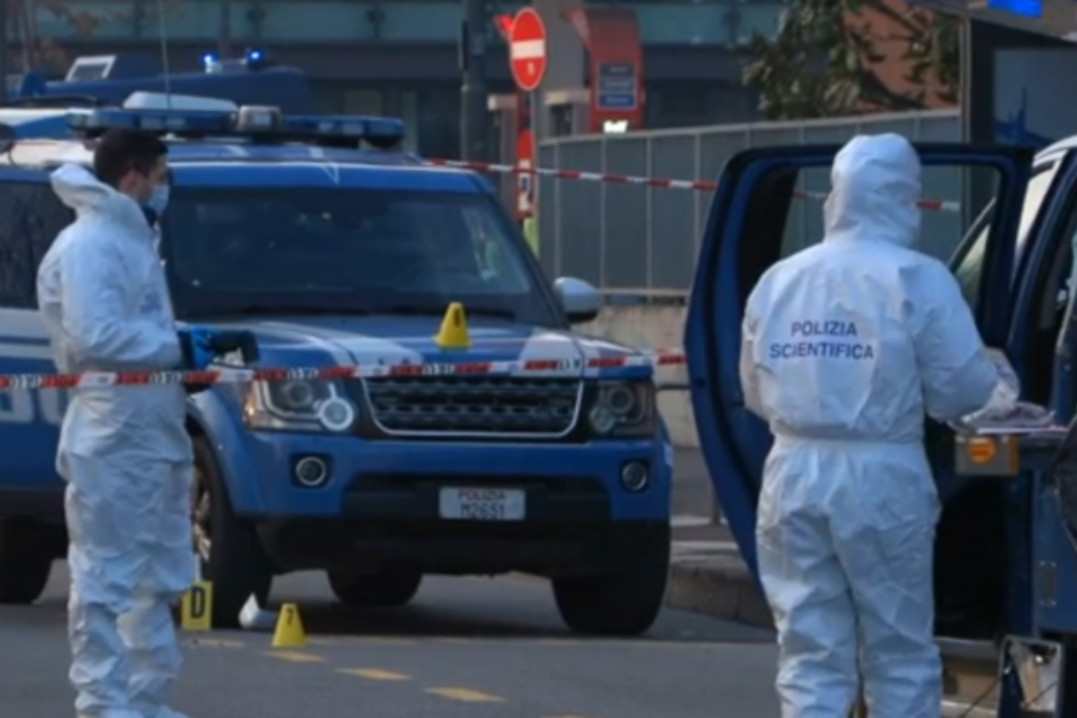 Un inmigrante ilegal chino roba el arma a un vigilante y se enfrenta a tiros con la Policía en Milán