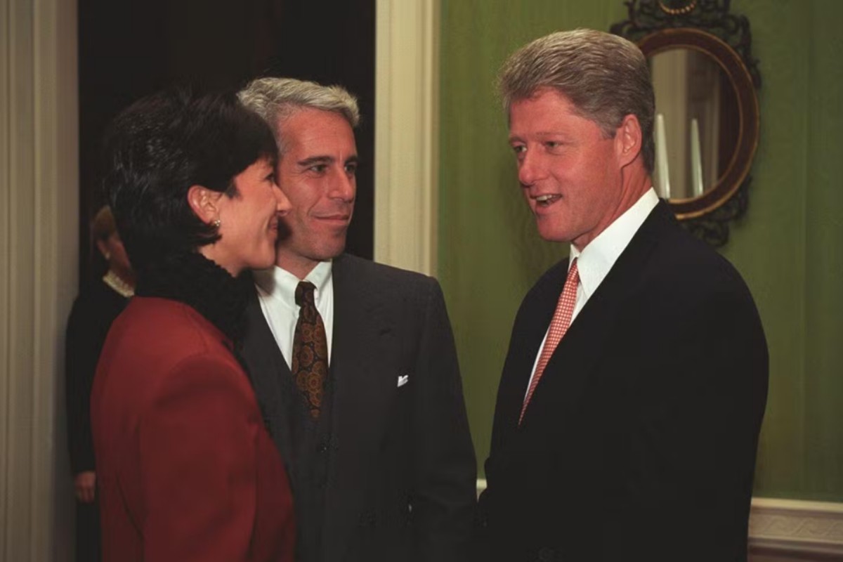 Bill Clinton se desentiende del entorno criminal de Epstein, pese a haber compartido en múltiples ocasiones con él: «No tenía ni idea»