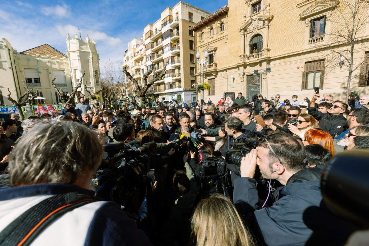Abascal señala al PSOE y al PP tras el violento motín en el centro de menas de Zaragoza: «Las políticas de invasión migratoria de Sánchez fueron respaldadas por Feijoo»