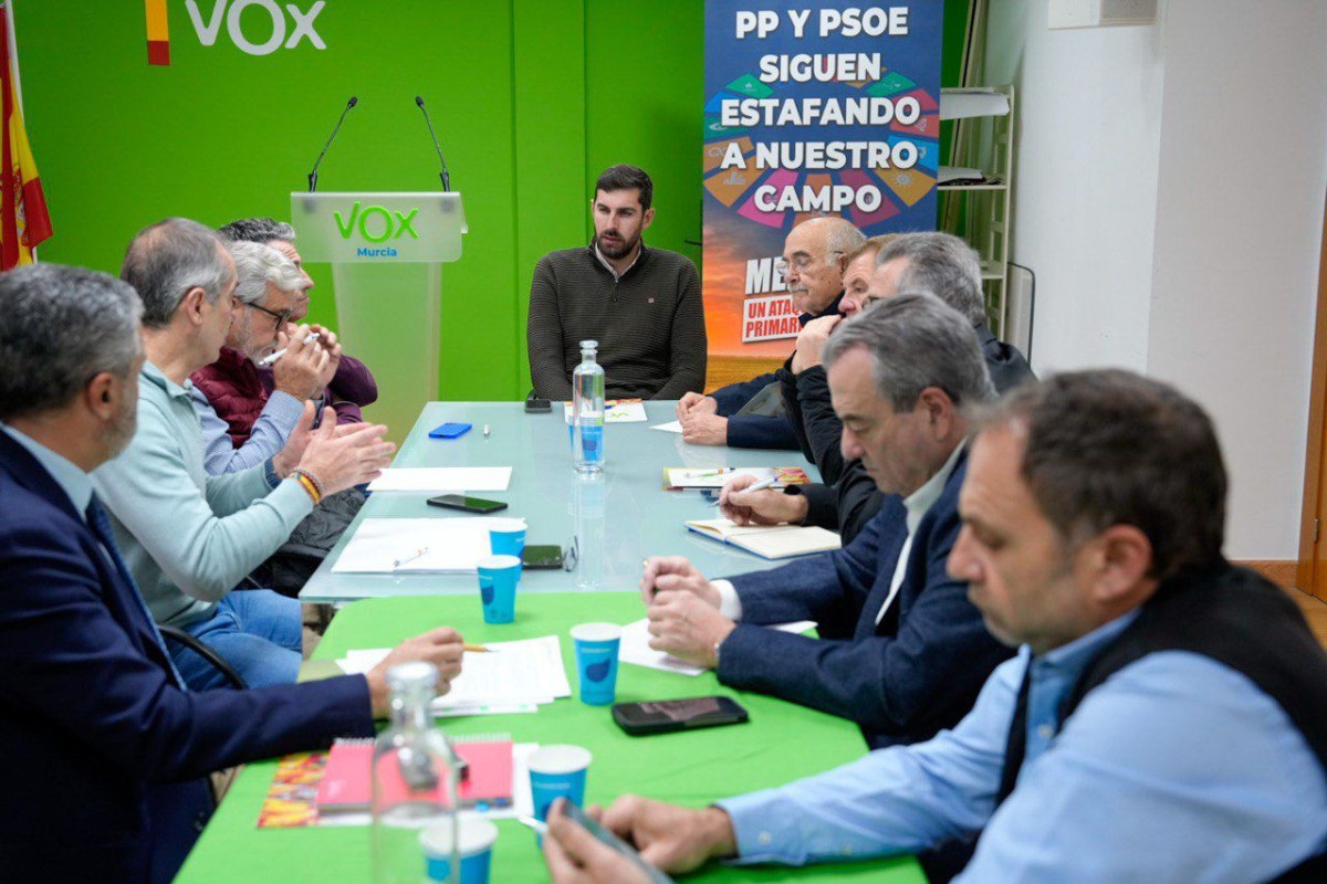 Antelo (VOX) insiste en exigir «saneamientos separativos» y «soluciones técnicas» en el Mar Menor, y defiende al sector agroalimentario