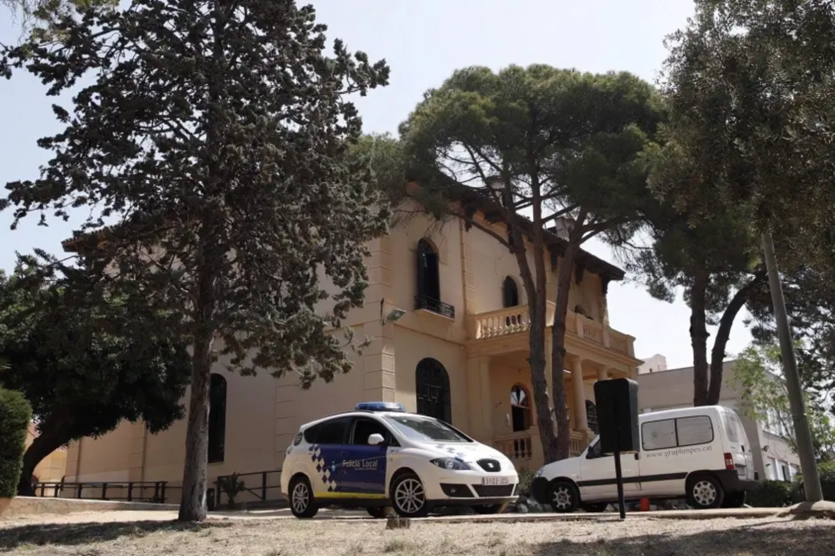 Un mena que intentó acu­chi­llar a una edu­ca­dora se mas­turba delante de ella en un centro dependiente del Gobierno de Azcón