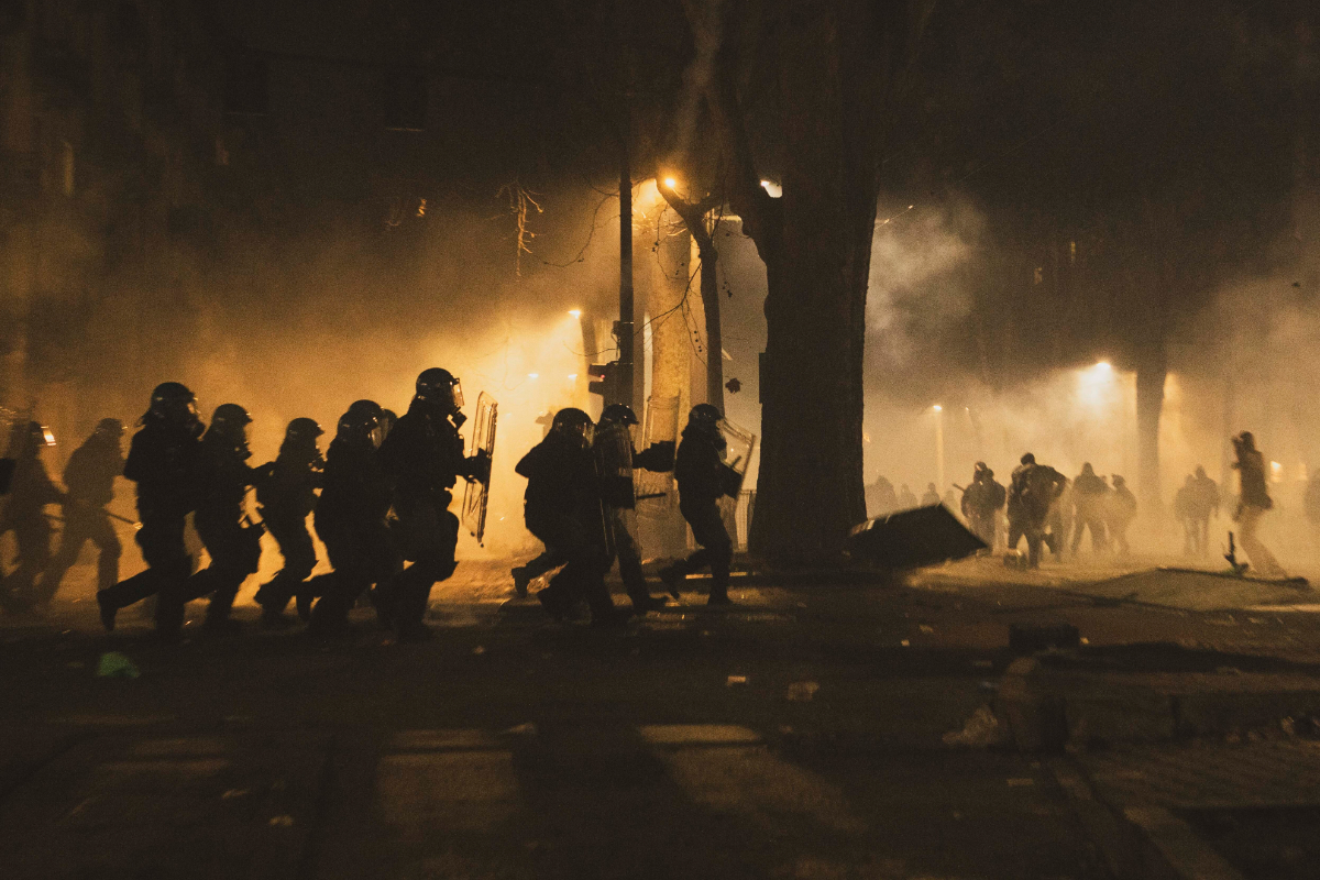 Giorgia Meloni responde a los radicales de extrema izquierda que atacaron a la Policía en Turín: «Son ataques al Estado»