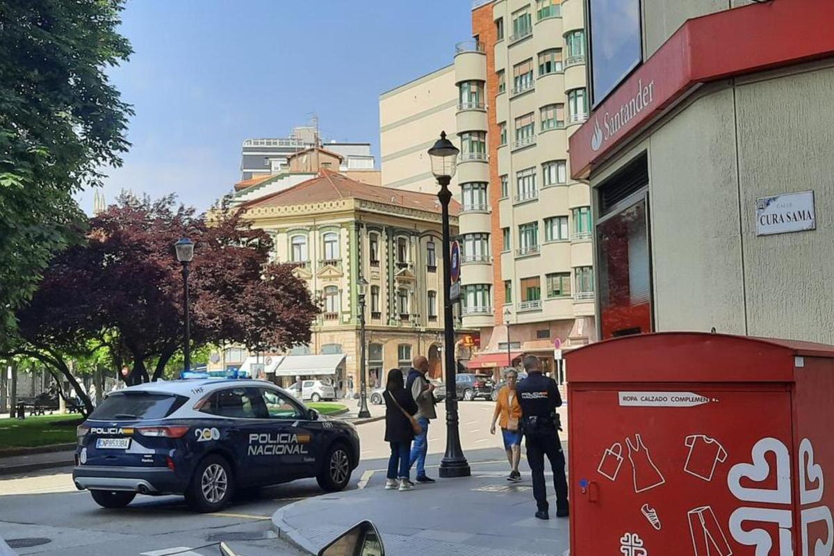 Un argelino que llevaba apenas 40 días en España y un mena marroquí fugado de un centro propinan una paliza a un gijonés para robarle