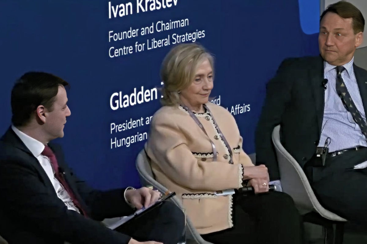 El ministro de Exteriores checo y aliado de VOX humilla a Hillary Clinton: «Lo siento si te pones nerviosa pero sólo hay dos géneros: masculino y femenino»