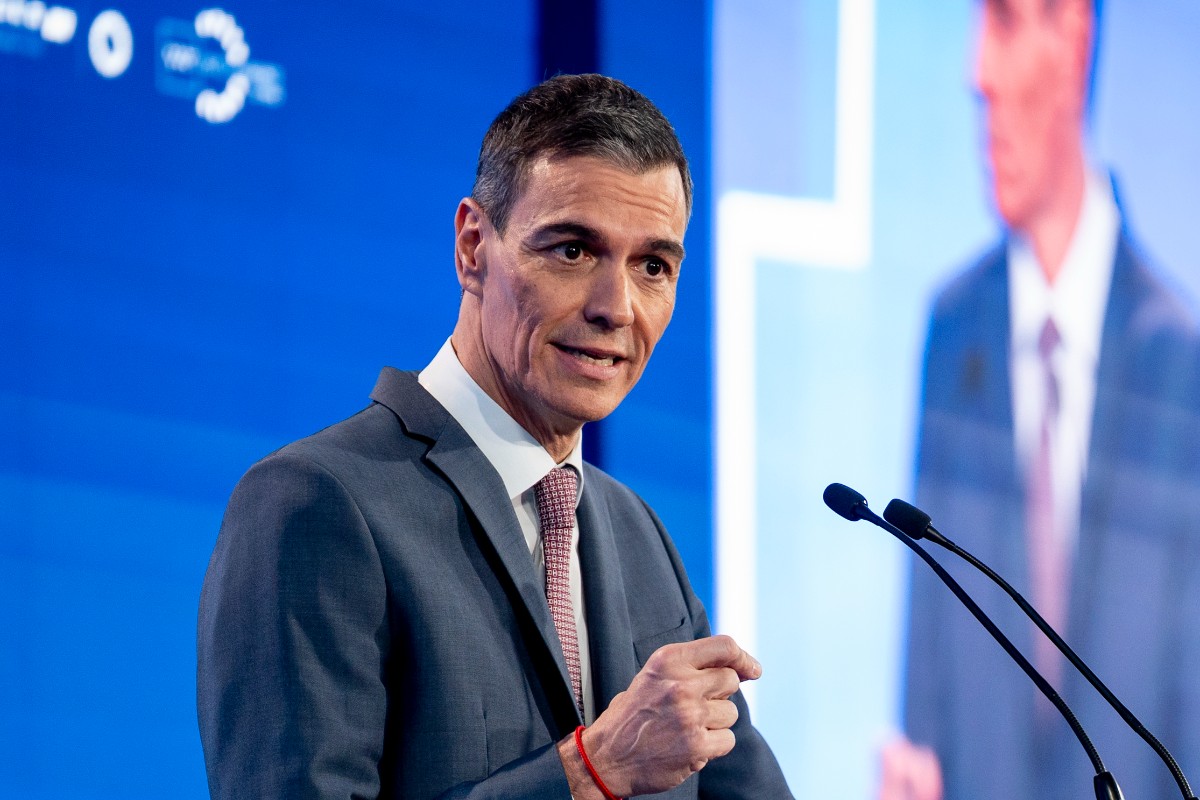 Pedro Sánchez, en la senda de Nicolás Maduro: encabeza el ataque totalitario contra la libertad de expresión