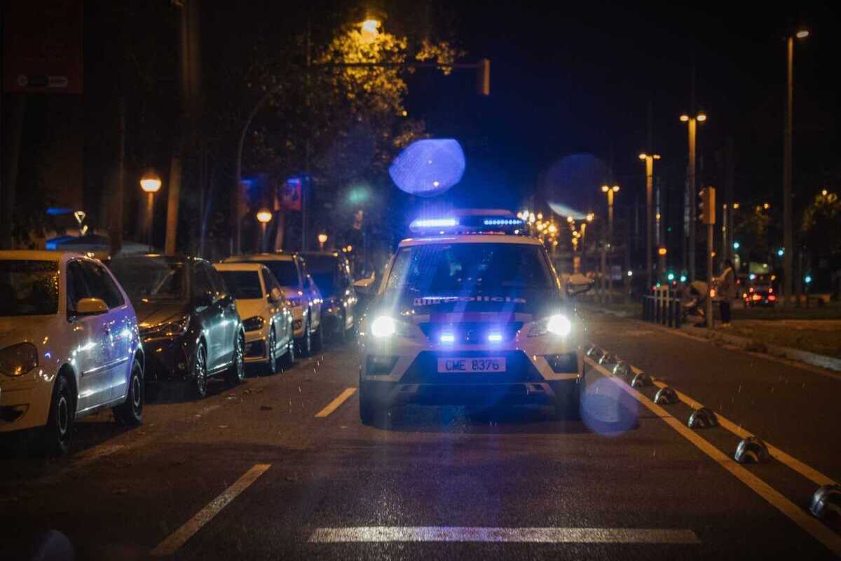 Un mena marroquí de 17 años hiere de gravedad con un cuchillo a un agente de los Mossos d’esquadra que intentaba mediar en una pelea callejera