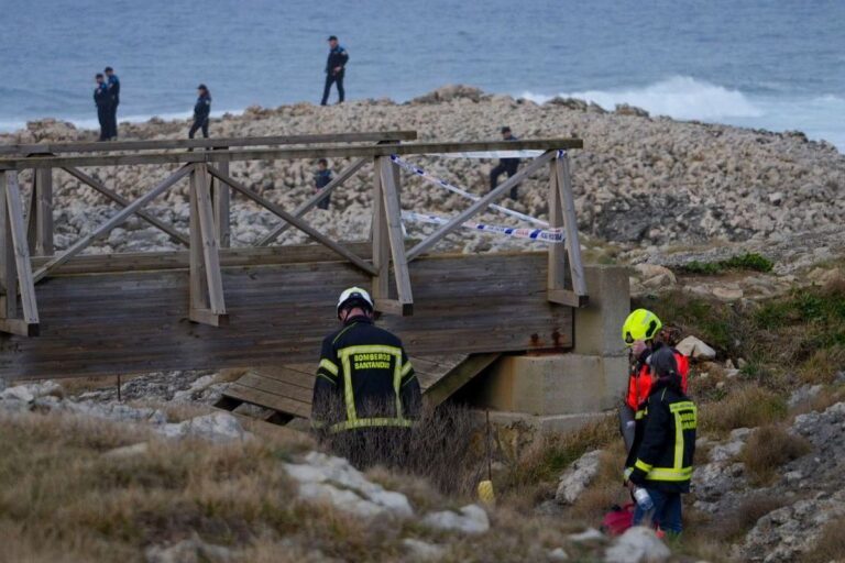 El puente de El Bocal de Santander en el que han muerto cinco jóvenes llevaba años sin mantenimiento y abandonado por el bipartidismo