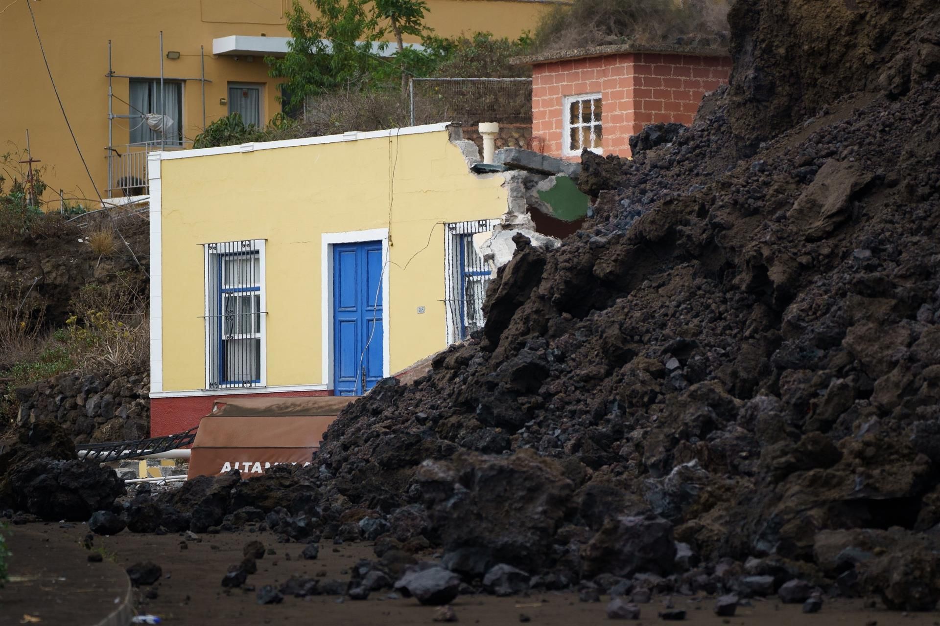 La Palma, cinco años después: no se ha terminado ninguna vivienda, españoles siguen viviendo en contenedores y faltan por repartir 250 millones