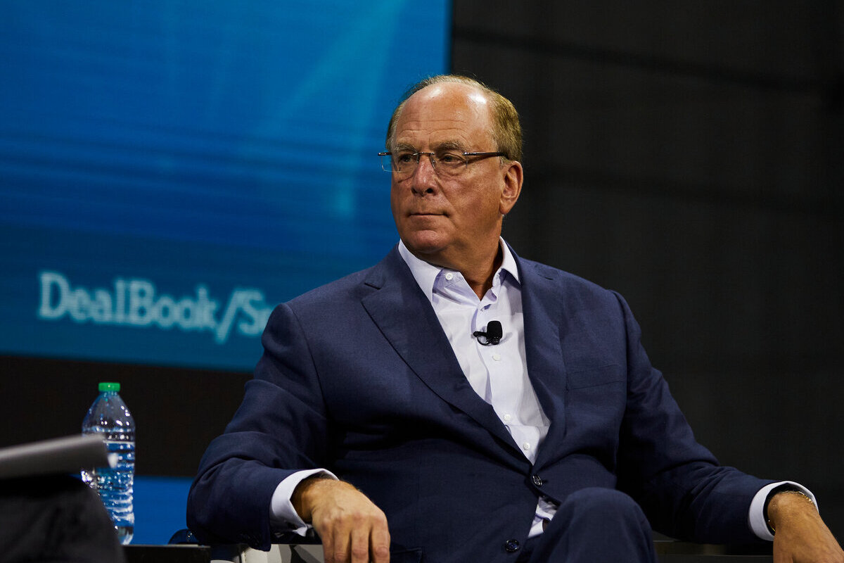 El director ejecutivo de BlackRock, Larry Fink, reconoce que la «agenda woke» fue un experimento mundial fallido