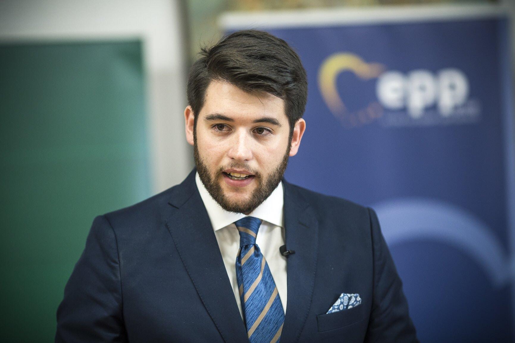 El recién dimitido secretario general de NNGG arremete contra el PP: «Hay cargos significativos que se alegraron del asesinato de Charlie Kirk»