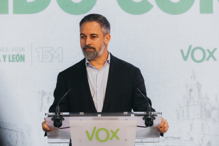 VOX logra eliminar las ayudas sociales a inmigrantes sin papeles en Baleares y que quienes cobren la renta social garantizada la pierdan si rechazan un trabajo