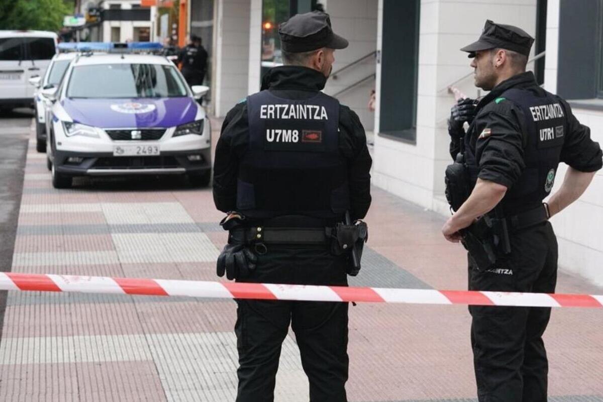 Detenido en Vitoria un extranjero por tráfico de inmigrantes ilegales procedentes de Francia en una furgoneta