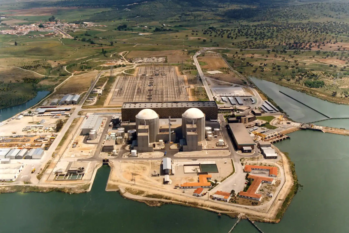 Más de 400 empresas se suman a una campaña en defensa de la central nuclear de Almaraz que el Gobierno quiere cerrar