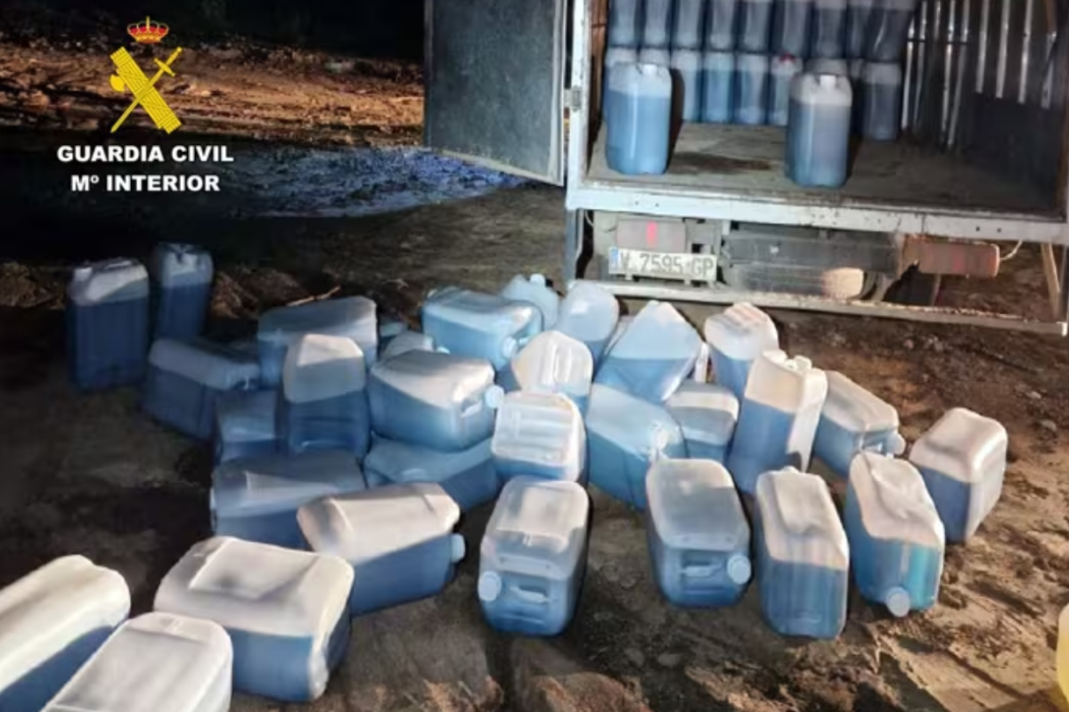 La Guardia Civil desarticula en Águilas (Murcia) un grupo criminal que suministraba gasolina a «pateras-taxi» para el transporte de inmigrantes ilegales