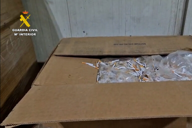 La Guardia Civil desarticula en Cataluña una red criminal con ramificaciones en Bulgaria y Rumanía que falsificaba casi un millón de cigarrillos al día