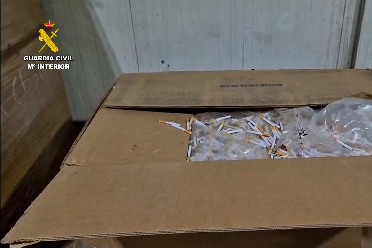 La Guardia Civil desarticula en Cataluña una red criminal con ramificaciones en Bulgaria y Rumanía que falsificaba casi un millón de cigarrillos al día