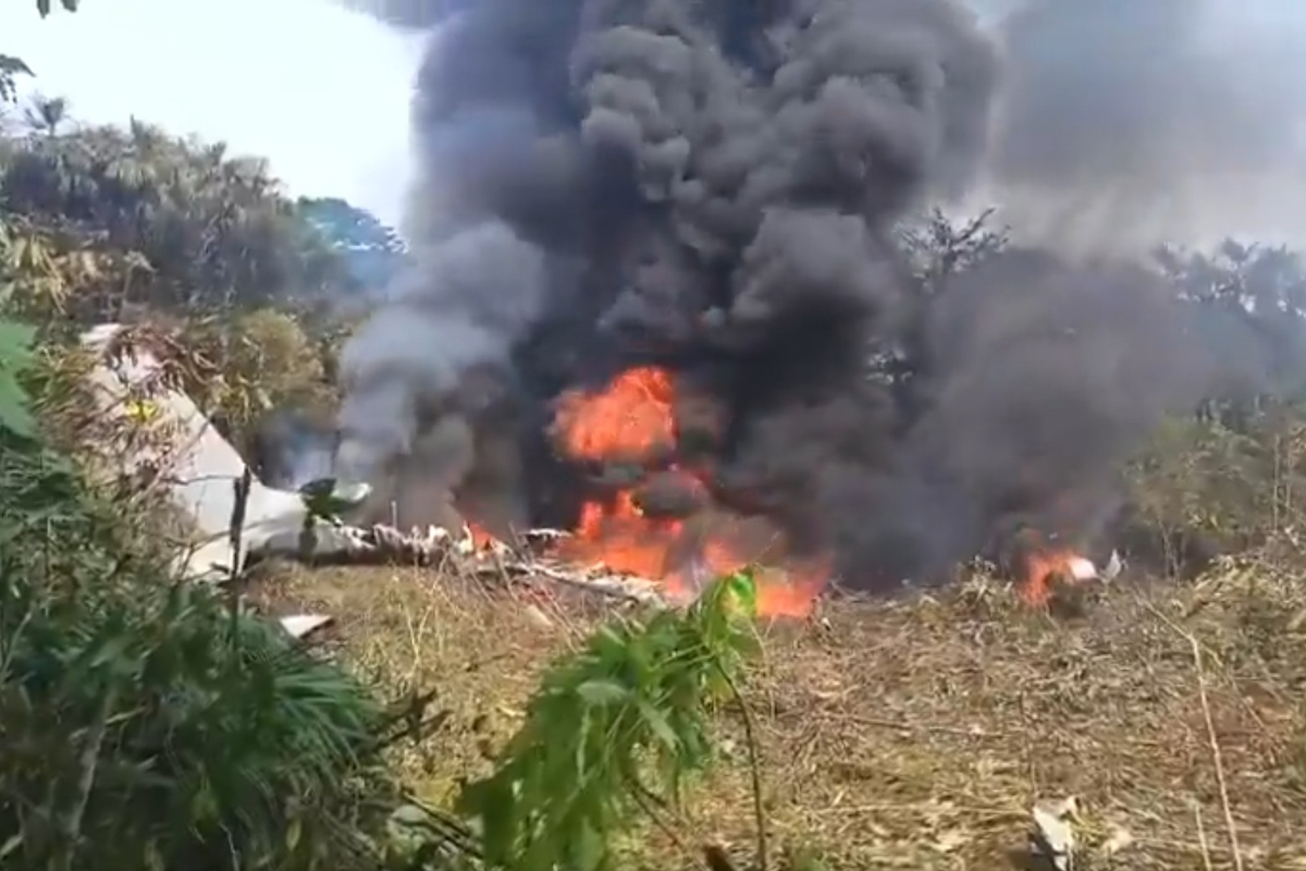 Se estrella un avión militar en Colombia con más de 100 soldados a bordo