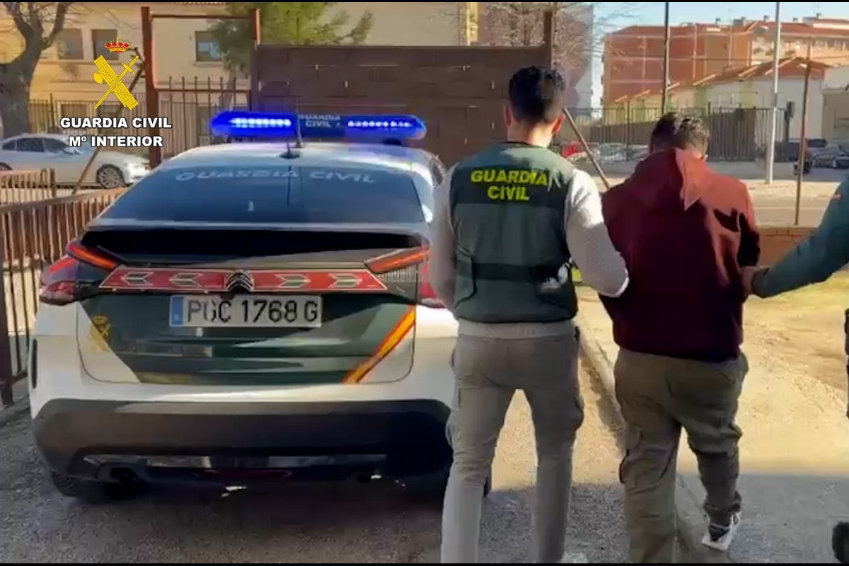 La Guardia Civil desarticula un grupo criminal especializado en robos con violencia e intimidación en domicilios que se hacían pasar por repartidores