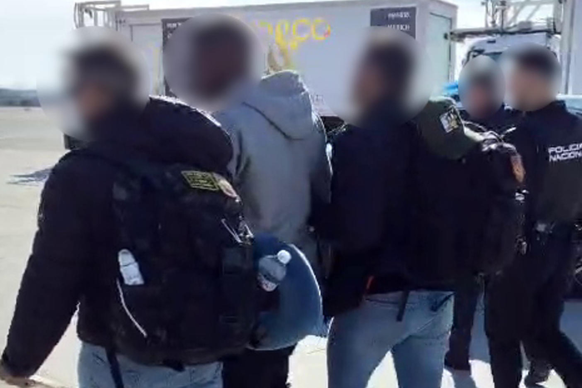 Dos inmigrantes con órdenes de expulsión son detenidos en Alicante: están condenados por tráfico de drogas, violencia y malos tratos entre otros delitos