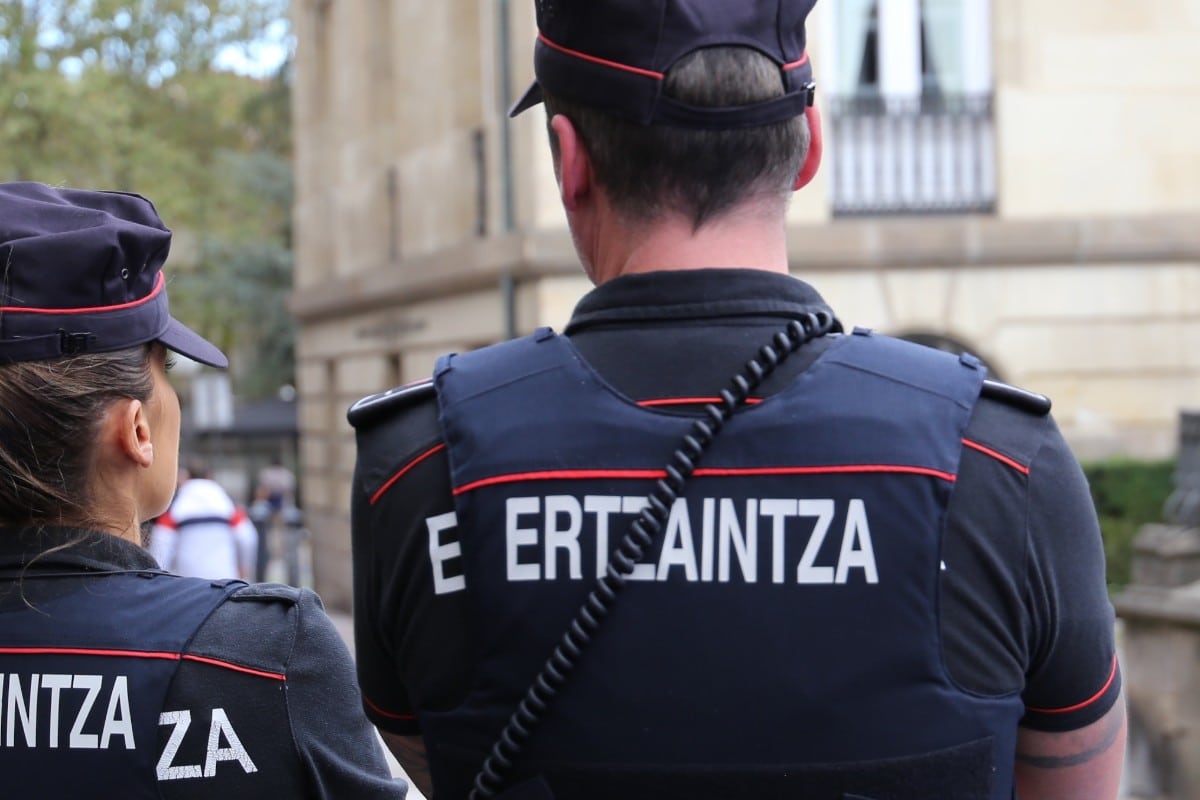 Siete de cada diez detenidos por la Ertzaintza en San Sebastián son de origen extranjero: más del 40% magrebíes